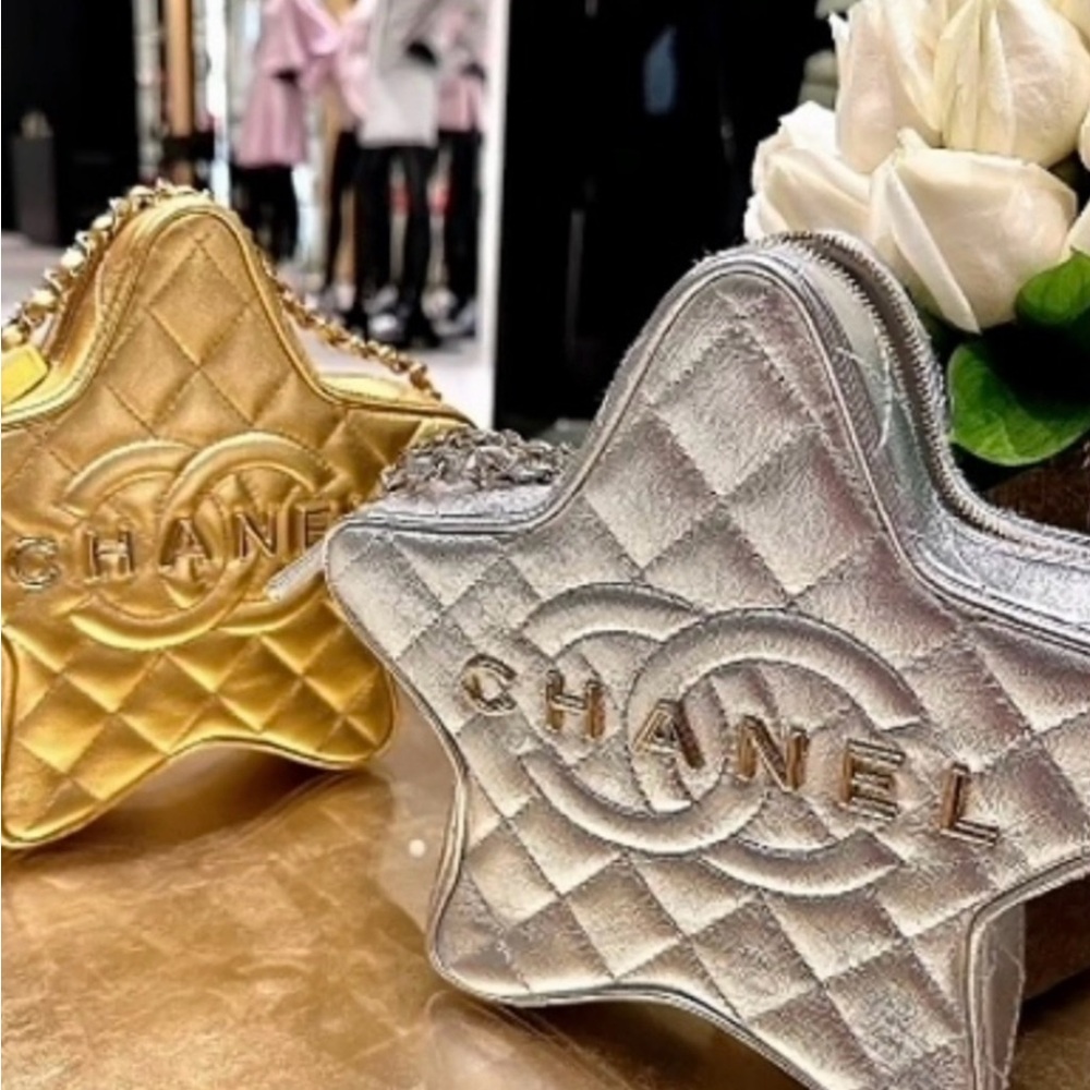 Chanel Silver Walk of Fame Silver and Gold Star bag! Stunning collectors piece! - Picture 7 of 11